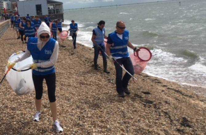 Nissan Team Cleans Up At Southend Beach