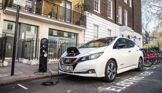 Free overnight charging with Nissan and EDF