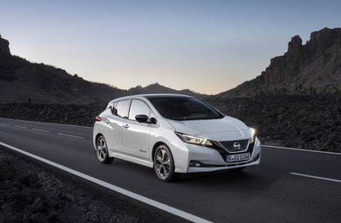 Nissan LEAF benefits from price reduction and updated specifications