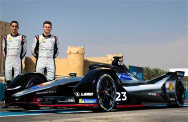 Nissan e.dams Scores Points On Formula E Debut